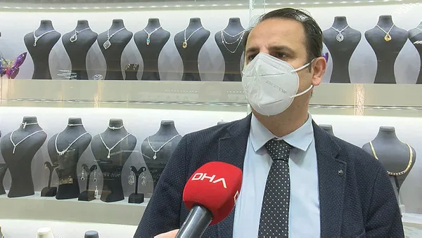 evlenme-tekliflerinin-vazgecilmezi-uzmanlardan-pirlantada-sertifika-uyarisi-1611232947000.jpg Evlenme tekliflerinin vazgeçilmezi! Uzmanlardan pırlantada sertifika uyarısı-3