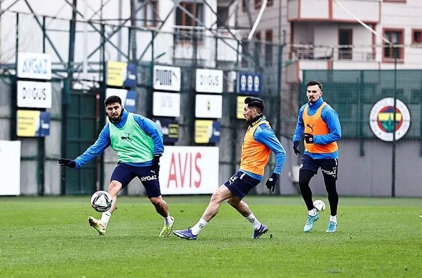 luiz-gustavo-ve-filip-novaktan-haber-var-fenerbahcede-alanyaspor-hazirliklari-1646669621919.jpeg Luiz Gustavo ve Filip Novak'tan haber var! Fenerbahçe'de 'Alanyaspor' hazırlıkları-4