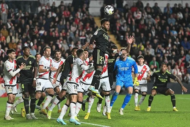 ispanya-devi-real-madrid-ligde-ilk-yenilgisini-aldi-rayo-vallecanoya-3-2-real-madrid-1667860407044.jpeg İspanya devi Real Madrid ligde ilk yenilgisini aldı: Rayo Vallecano'ya 3-2 Real Madrid-6