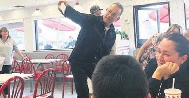 Tom Hanks’ten hayranlarına öğle yemeği