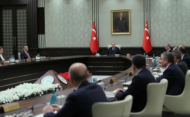 gozler-kabine-sonrasi-baskan-erdoganda-asgari-ucret-ve-koronaviruste-son-durum-1637595760100.jpeg Kabine sonrası Başkan Erdoğan'dan önemli mesaj: 'Ekonomik Kurtuluş Savaşı'ndan zaferle çıkacağız-2