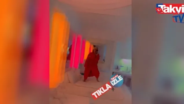 Yonca Evcimik’in kırmızı bornozuyla yatak pozu sosyal medyayı salladı!