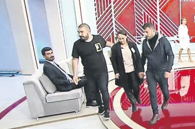 SMA'lı oğlu için bağış topladı! Paraları sevgilisiyle harcadığı ortaya çıkan anne Didem Gülmez gözaltına alındı