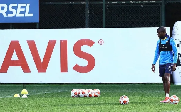 fenerbahcenin-konferans-ligi-play-off-turundaki-rakibi-belli-oluyor-1639345320229.jpeg Fenerbahçe’nin, Konferans Ligi play off turundaki rakibi belli oluyor!-3