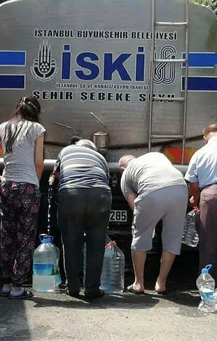 İstanbul'da CHP belediyeciliği döneminde yine su kuyruğu! 26 yıl sonra aynı manzara! Sosyal medyada tepki yağdı