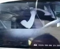 Taksiciye arka koltuktan ipli saldırı... Darp edip parasını çaldılar | Görüntüler ortaya çıktı, iki saldırgan aranıyor