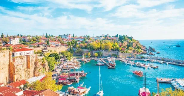 Mini bir Ege ve Akdeniz turu! İşte denizin yanı sıra tarihi ve doğal zenginlikleriyle büyüleyen rota: Datça, Çeşme, Kemer, Kalkan...