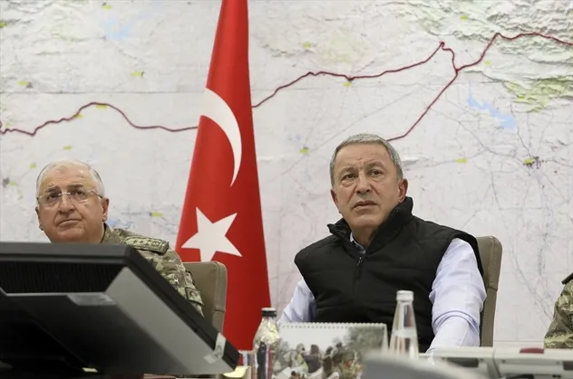 Milli Savunma Bakanı Akar harekat merkezinde