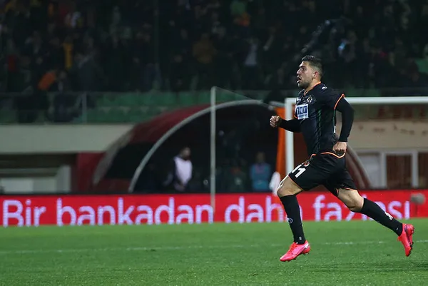 1595314033751.jpg Belhanda'nın yerine Süper Lig'in yıldızı! Harekete geçildi-4
