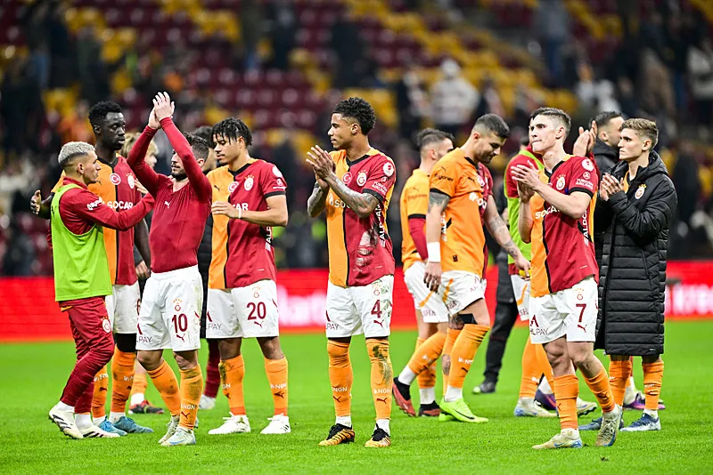 Galatasaray'da tek hedef 3 puan! Okan Buruk'tan Başakşehir karşısında farklı 11 kararı - 6