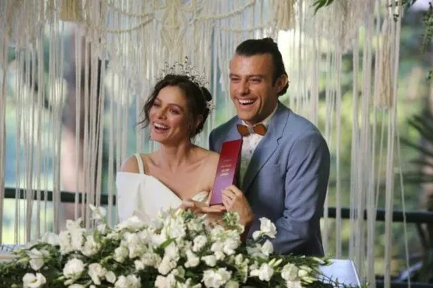 Özge Özpirinçci ile İlk ve Son dizisinde başrolü paylaşan Salih Bademci'den cinsel ilişki sahneleri hakkında bomba açıklama: 'Üç aylık...-2