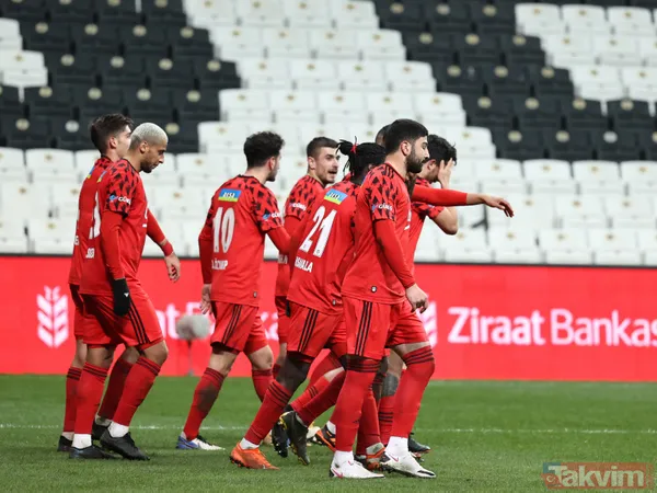 Bu Sezon Beşiktaş Forması Altında Fırtına Gibi Esen Larin'in Bonservisi İçin 7-10 Milyon Euro Aralığında Bir Bedel Belirleyen Beşiktaş, 25 Yaşındaki Kanadalı...