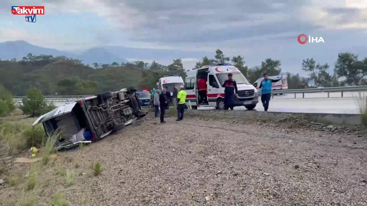 Fethiye’de yolcu minibüsü devrildi: 7 yaralı