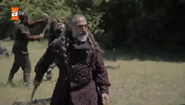 Destan'da nefes kesen sahne! Çift Başlı Kurt yeniden doğuyor!