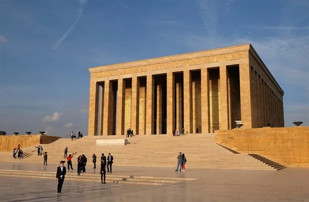 kurban-bayraminda-anitkabir-acik-mi-bayramda-anitkabir-ziyaret-saatleri-2022-1657274077507.jpg