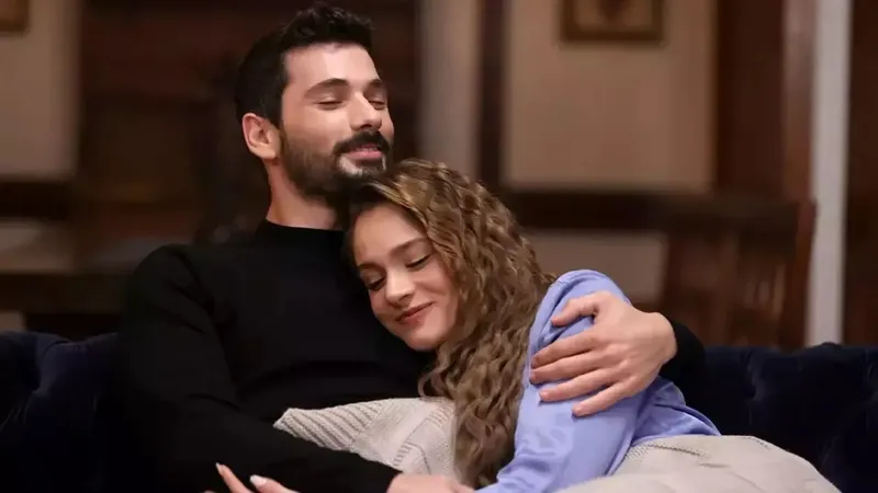 hudutsuz-sevda-dizisinde-tozu-dumana-katacak-veda-2-oyuncu-icin-ayrilik-zilleri-caldi-1713093989211.jpeg Hudutsuz Sevda dizisinde tozu dumana katacak veda! 2 oyuncu için ayrılık zilleri çaldı!-6