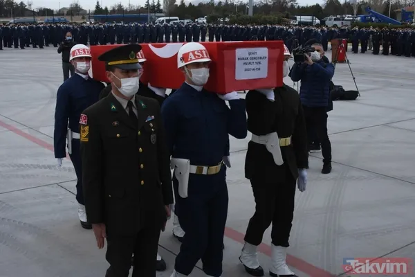 SON DAKİKA: Konya'da Türk Yıldızları'nın eğitim uçuşu sırasında şehit olan Hava Pilot Yüzbaşı Burak Gençcelep memleketi Trabzon'a uğurlandı - 4