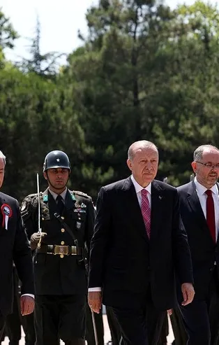 Başkan Recep Tayyip Erdoğan, NATO zirvesi sonunda gazetecilerin sorularını yanıtladı