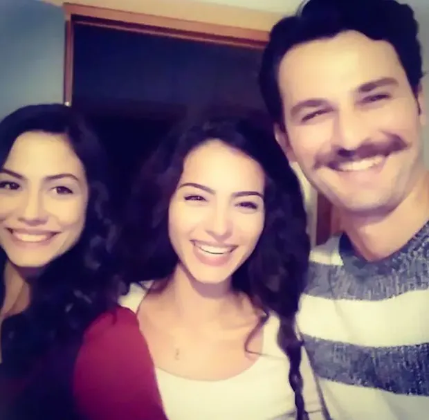 Açıklayabilen beri gelsin! Demet Özdemir attığı dost kazığının aynısını Oğuzhan Özyakup ve Melisa Aslı Pamuk'tan yedi meğer...-10