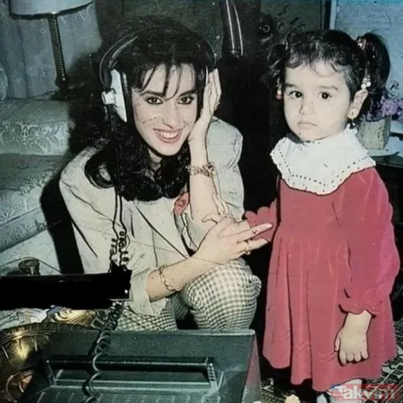 Evli Ve Üç Çocuk Annesi Olan Zübeyde Melek, Son Dönemlerde İse Sosyal Medya Paylaşımlarıyla Sık Sık Gündeme Geldi.