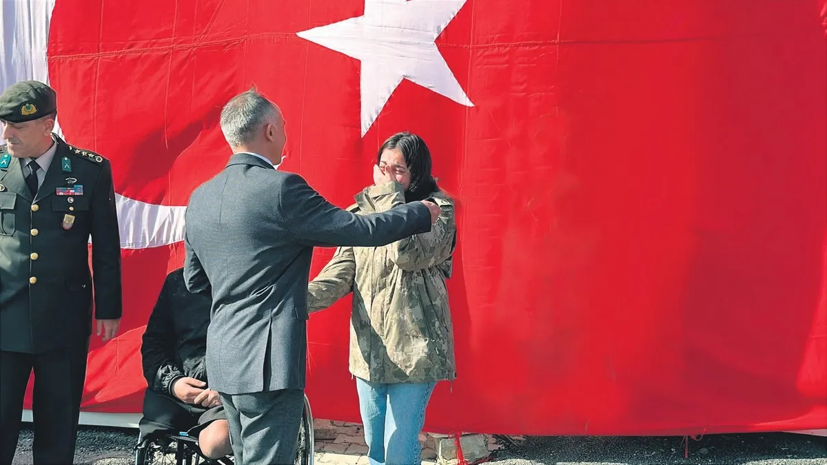 Depremde verdiği parka 3 yıl sonra geri döndü! Gözyaşlarına boğan buluşma