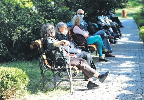 Pandemiye karşı tüm yurtta kısıtlamalar yarın başlıyor-1