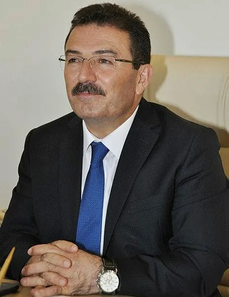 ilk-darbe-girisimi-yasanirken-istanbul-il-emniyet-mudurlugune-getirilen-selami-altinok-17-25-aralik-olayini-anlatti-1639782474032.jpeg İlk darbe girişimi yaşanırken İstanbul İl Emniyet Müdürlüğü’ne getirilen Selami Altınok 17-25 Aralık olayını anlattı!-10