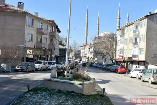 Edirne'de yol ortasında mezarlar! Mahalleli gözleri gibi bakıyor - 10