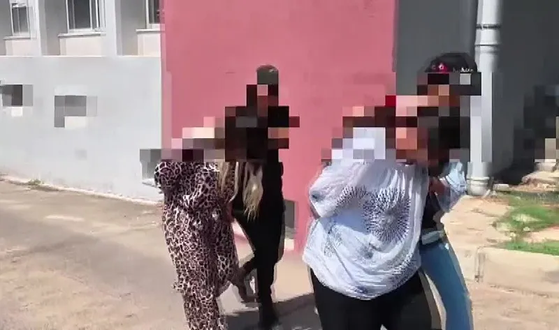 bagirsakta-uyusturucu-sevkiyati-1787728313810.jpeg Bağırsakta uyuşturucu sevkiyatı! İki kadının midesinden 1,5 kilo metamfetamin çıktı-4
