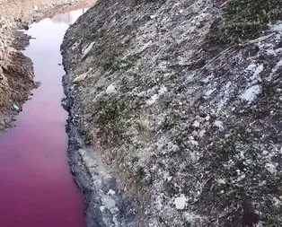 İstanbul’da korkutan görüntü! Dere kırmızıya boyandı