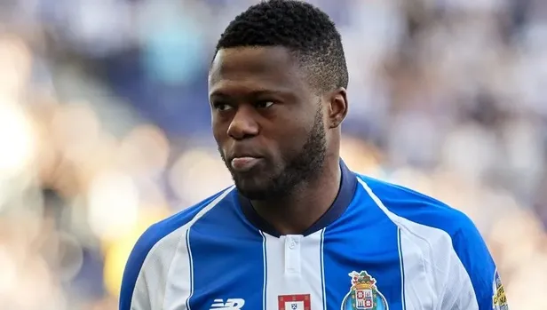 trabzonspordan-stoper-harekati-yildizlarla-sicak-temasa-gecti-1640643766181.jpeg Trabzonspor'dan stoper harekatı! Yıldızlarla sıcak temasa geçti-2