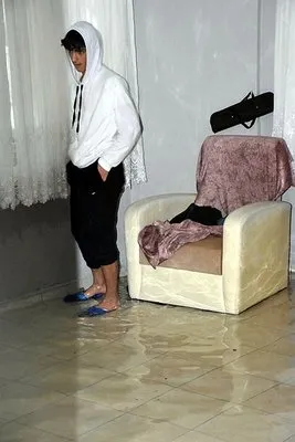 tatil-beldesi-bozburunu-sel-aldi-belediye-baskani-mehmet-oktay-keyif-yapti-1640929895139.jpg Tatil beldesi Bozburun'u sel aldı Belediye Başkanı Mehmet Oktay keyif yaptı!-6