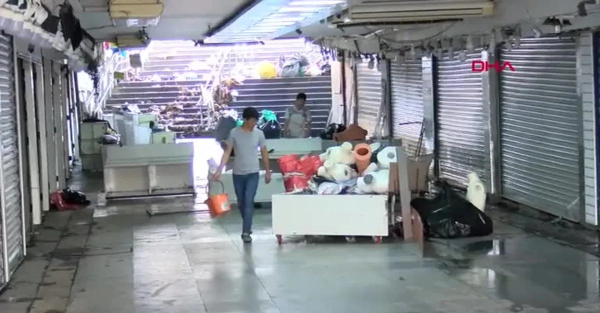 Eminönü'nde selin ardından son durum