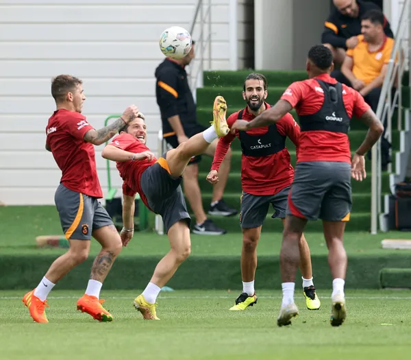 galatasaray-9-haftayi-bay-gecti-bundan-sonra-yolu-acik-10-macin-9u-istanbulda-1665482240602.jpg Galatasaray 9. haftayı BAY geçti! Bundan sonra yolu açık: 10 maçın 9'u İstanbul'da-2