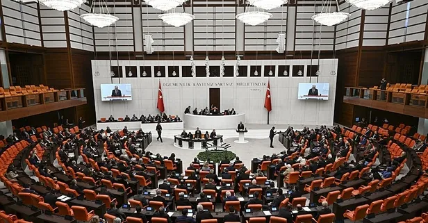 Bütçe mesaisinde son gün! TBMM'den kesitler: Dervişoğlu Bahçeli'nin ayağına gitti... Özgür Özel kimlerle tokalaştı?