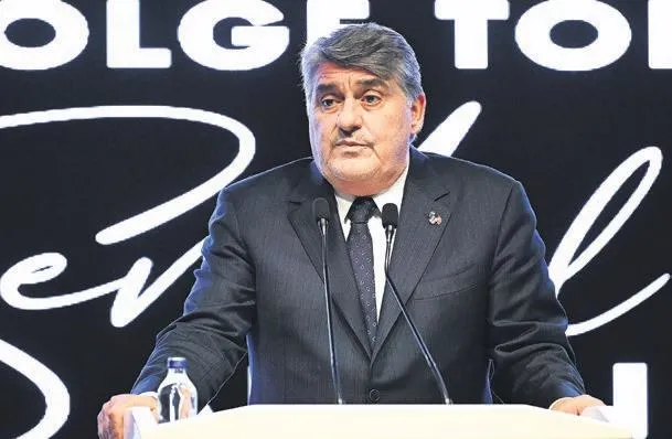 besiktasin-baskan-adaylarindan-hasan-arattan-cok-ozel-aciklamalar-bizi-iyi-bir-gelecek-bekliyor-1701213826802.jpeg Beşiktaş'ın başkan adaylarından Hasan Arat'tan çok özel açıklamalar: Bizi iyi bir gelecek bekliyor-3