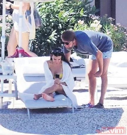 Engin Altan Düzyatan ve eşi Neslişah Alkoçlar oğulları Emir'le ilk kez görüntülendi! Neslişah sarı mayosuyla yaktı geçti - 11