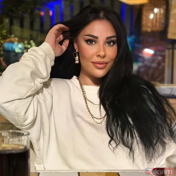 Ünlü isim paylaşımının altına şu notu ekledi: "İşte benim çekirdek ailem. İnanın süslü püslü resimlerden çok daha güzel bir resim benim için bu...