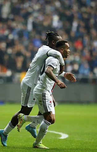 Beşiktaş'ta Alex Teixeira çıkmazı! Kartal fedakarlık istedi Brezilyalı isim Çin'in radarına girdi