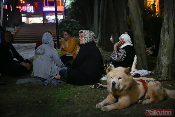 İstanbul'da 5.8'lik deprem sonrası milyonlar sokaklara akın etti! İşte İstanbul'dan kareler... - 18
