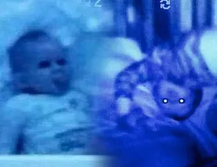 Bebeğinin odasına kamera koydu! Görüntüler kan dondurdu