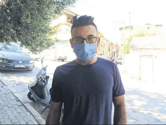 Kahraman Izmir De Tekerlekli Sandalyenin Kontrolunu Kaybeden Yasli Adami Kurtardi Takvim