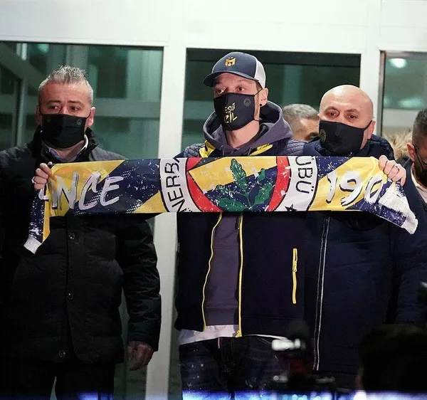 Mesut Özil Fenerbahçe için para basacak: Yıldız futbolcu yeni takımına bereketiyle geliyor!-3