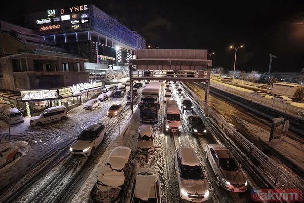 İBB'nin kar rezaleti: İstanbul'da yoğun kar sonrası araçlar yolda kaldı! Vatandaşlar evine gidemedi - 38