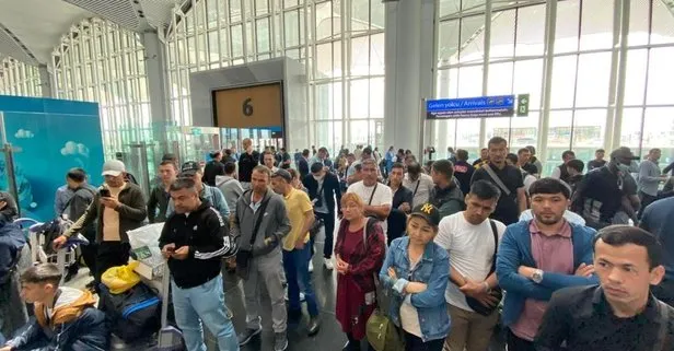Ülkelerine gidemeyen Türkmenler İstanbul Havalimanı’nda bekliyor