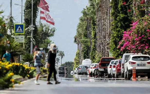 Antalya'da hava sıcaklığı gölgede 40 dereceye ulaştı-2