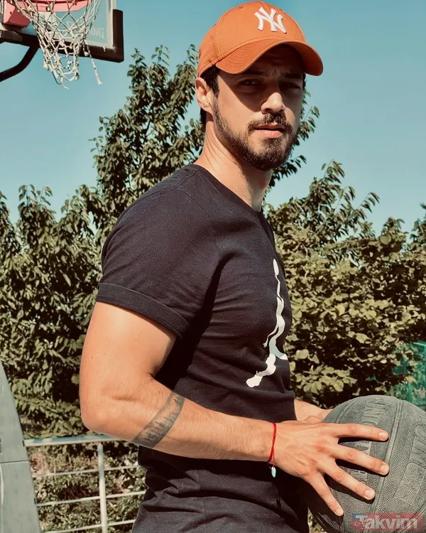 Tıpkı annesi: Mert Yazıcıoğlu’nun annesiyle benzerliği dikkat çekti! Gören hayran kaldı - 4