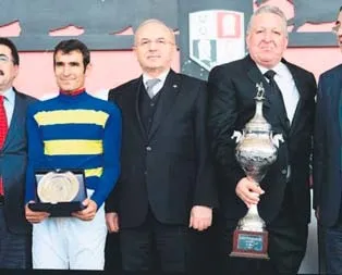 Cumhuriyet Koşusu’nda zafer Cankardeşler’in