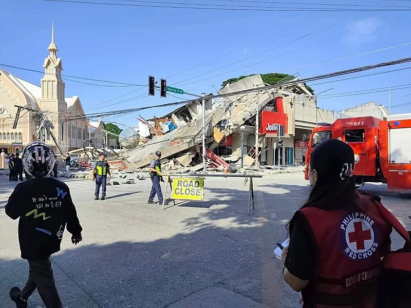 filipinlerde-78-buyuklugunde-deprem-tsunami-uyarisi-yapildi-1780904714244.jpeg Filipinler'de 7,8 büyüklüğünde deprem! Tsunami uyarısı yapıldı-3