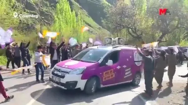 İşte 7'li koalisyonun ortağı HDP! Hakkari milletvekili adayları PKK kıyafetli kişiler tarafından karşılandı! HDP'li Onur Düşünmez'den skandal sözler-4